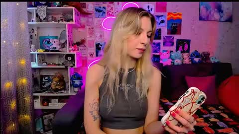 Snapshot of maria_hunt chatting on 02-13-25, 04:00 Maria online show from 02-13-25, 04:00