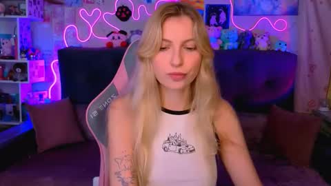 Snapshot of maria_hunt chatting on 10-17-25, 03:42 Maria online show from 10-17-25, 03:42