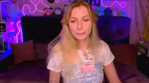 Snapshot of maria_hunt chatting on 10-21-25, 02:45 Maria online show from 10-21-25, 02:45