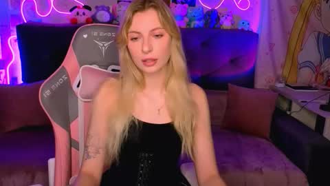 Snapshot of maria_hunt chatting on 10-22-25, 02:23 Maria online show from 10-22-25, 02:23