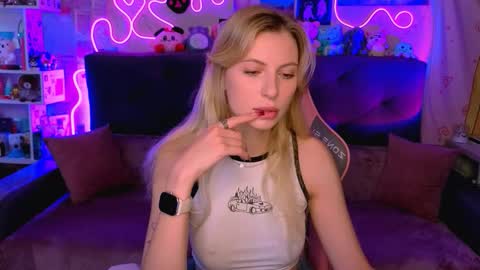 Snapshot of maria_hunt chatting on 10-23-25, 04:45 Maria online show from 10-23-25, 04:45