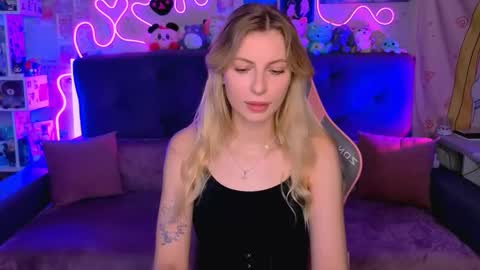 Snapshot of maria_hunt chatting on 11-28-25, 04:59 Maria online show from 11-28-25, 04:59