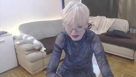 Mari online show from 04-20-26, 02:53