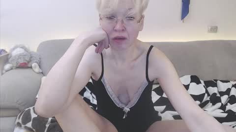 Mari online show from 04-24-26, 06:05