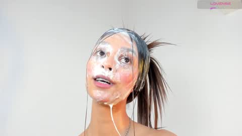 S O F I A  model independent online show from 02-08-25, 11:13