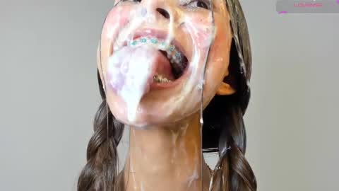 S O F I A  model independent online show from 03-08-25, 06:54