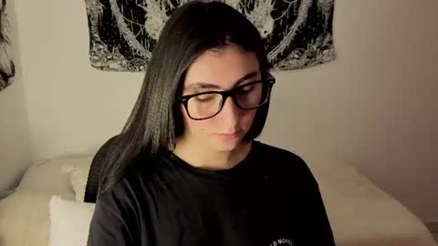 Snapshot of mariagh_ chatting on 06-15-26, 04:20 Maria online show from 06-15-26, 04:20