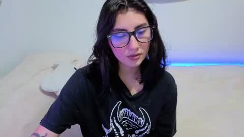 Snapshot of mariagh_ chatting on 06-28-26, 01:33 Maria online show from 06-28-26, 01:33