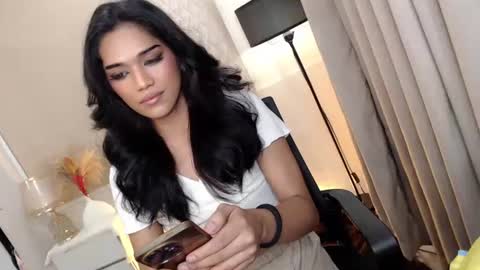 Snapshot of mariah_clara chatting on 11-27-25, 12:02 mariah_clara online show from 11-27-25, 12:02