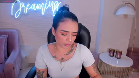 Snapshot of mariaherrera_ chatting on 02-04-25, 08:59 MARIA HERRERA  online show from 02-04-25, 08:59