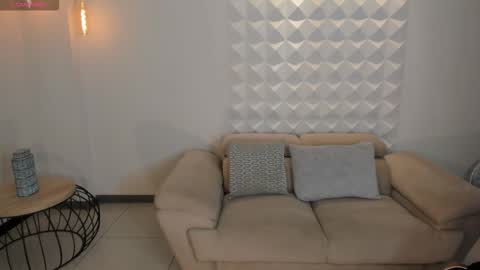 Snapshot of mariaherrera_ chatting on 10-15-25, 08:53 MARIA HERRERA  online show from 10-15-25, 08:53