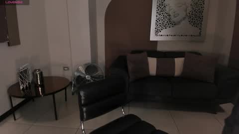 Snapshot of mariaherrera_ chatting on 10-21-25, 02:56 MARIA HERRERA  online show from 10-21-25, 02:56