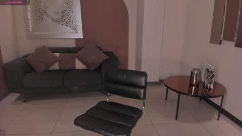 Snapshot of mariaherrera_ chatting on 10-21-25, 08:31 MARIA HERRERA  online show from 10-21-25, 08:31