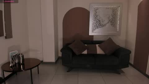Snapshot of mariaherrera_ chatting on 10-22-25, 08:52 MARIA HERRERA  online show from 10-22-25, 08:52