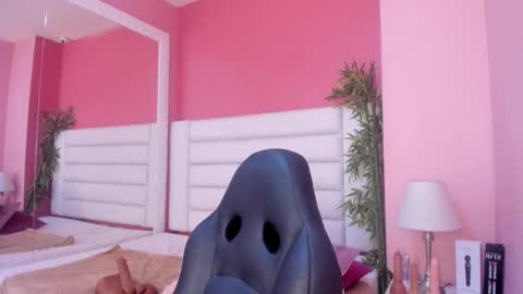 Snapshot of mariam_scott18 chatting on 11-16-25, 03:34 Mariam online show from 11-16-25, 03:34