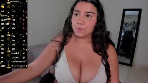   Mariam Castiblanco online show from 02-11-25, 05:26