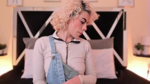 Marian online show from 09-17-25, 02:35