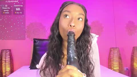 Snapshot of marian_reynolds chatting on 10-25-25, 12:02 Marian Reynolds online show from 10-25-25, 12:02