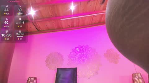 Snapshot of marian_reynolds chatting on 10-31-25, 12:06 Marian Reynolds online show from 10-31-25, 12:06