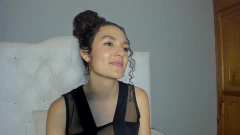 Snapshot of marian_skinny chatting on 12-10-24, 01:11 Marian online show from 12-10-24, 01:11