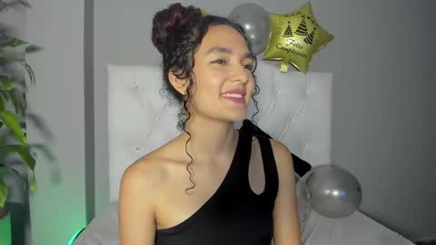 Snapshot of marian_skinny chatting on 12-10-24, 04:38 Marian online show from 12-10-24, 04:38