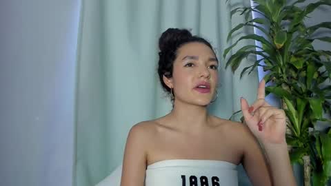 Snapshot of marian_skinny chatting on 12-11-24, 05:48 Marian online show from 12-11-24, 05:48