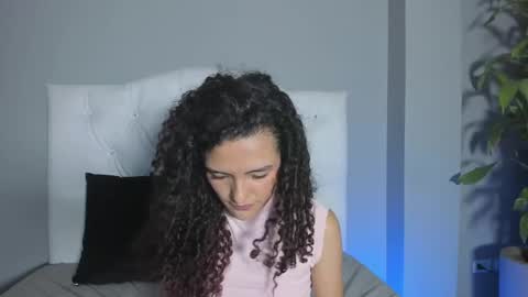 Snapshot of marian_skinny chatting on 12-27-24, 02:36 Marian online show from 12-27-24, 02:36