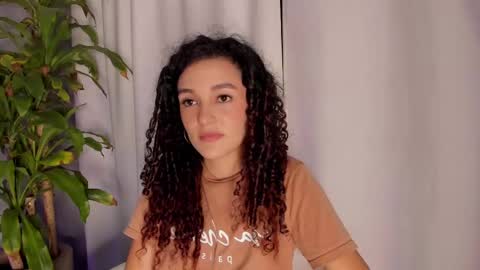 Snapshot of marian_skinny chatting on 01-25-25, 02:15 Marian online show from 01-25-25, 02:15