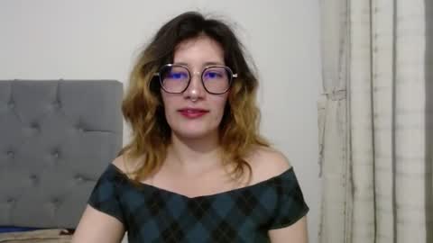 Snapshot of mariana124_ chatting on 12-23-24, 05:43 Mariana online show from 12-23-24, 05:43