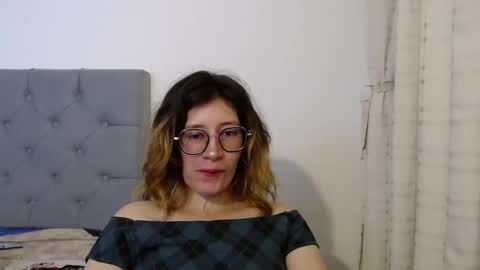 Snapshot of mariana124_ chatting on 12-23-24, 09:08 Mariana online show from 12-23-24, 09:08