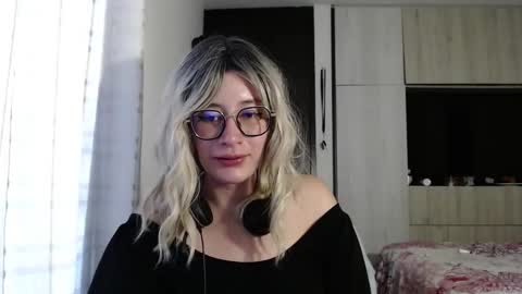 Snapshot of mariana124_ chatting on 09-22-25, 10:01 Mariana online show from 09-22-25, 10:01