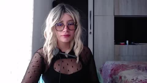 Snapshot of mariana124_ chatting on 09-24-25, 07:06 Mariana online show from 09-24-25, 07:06