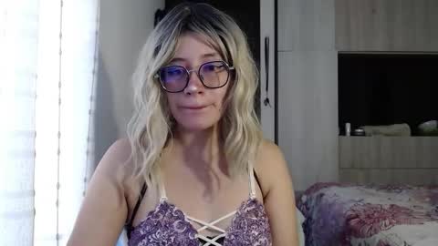 Snapshot of mariana124_ chatting on 09-29-25, 06:02 Mariana online show from 09-29-25, 06:02