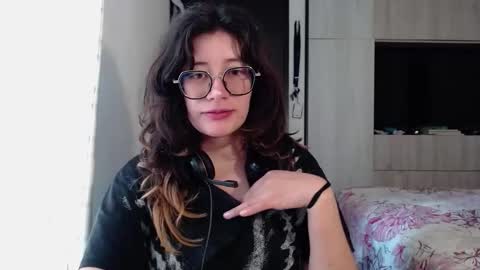 Snapshot of mariana124_ chatting on 10-10-25, 02:38 Mariana online show from 10-10-25, 02:38