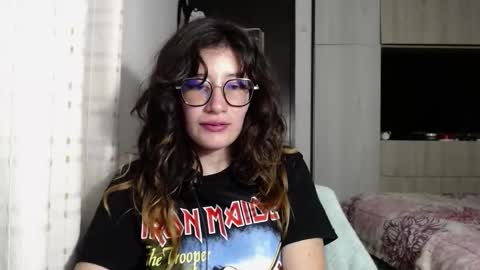 Snapshot of mariana124_ chatting on 10-17-25, 01:09 Mariana online show from 10-17-25, 01:09