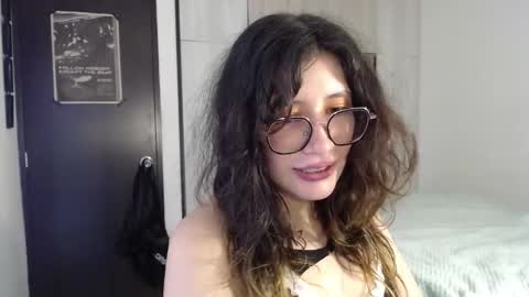 Snapshot of mariana124_ chatting on 10-27-25, 09:19 Mariana online show from 10-27-25, 09:19