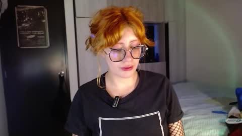 Snapshot of mariana124_ chatting on 12-14-25, 01:11 Mariana online show from 12-14-25, 01:11