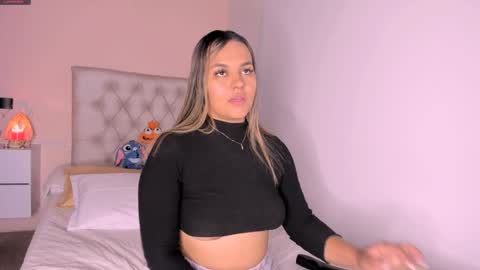 Snapshot of mariana__roe chatting on 01-15-25, 02:49 Mariana Roe online show from 01-15-25, 02:49