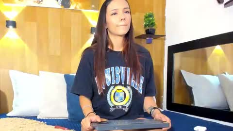 Mariana Angel online show from 10-13-25, 01:22