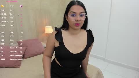 Snapshot of mariana_allen chatting on 02-18-25, 03:31 Mariana Allen online show from 02-18-25, 03:31