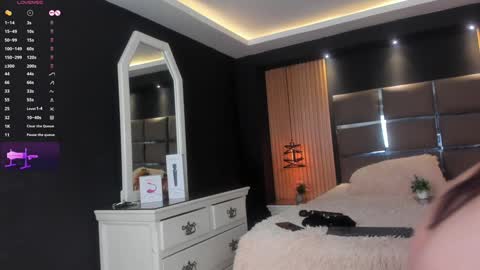 Mariana Castro online show from 01-28-25, 09:19