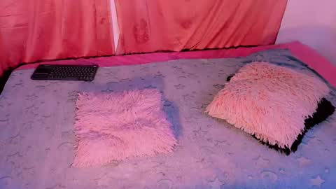 Snapshot of mariana_ofc chatting on 11-11-25, 11:10 Mariana online show from 11-11-25, 11:10