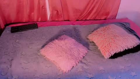 Snapshot of mariana_ofc chatting on 11-12-25, 11:10 Mariana online show from 11-12-25, 11:10