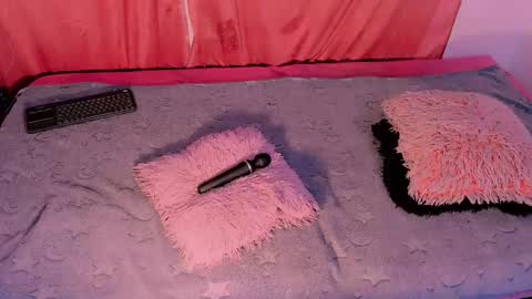 Snapshot of mariana_ofc chatting on 11-15-25, 11:07 Mariana online show from 11-15-25, 11:07