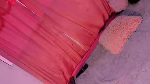 Snapshot of mariana_ofc chatting on 11-21-25, 12:15 Mariana online show from 11-21-25, 12:15