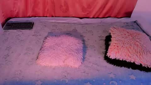 Snapshot of mariana_ofc chatting on 11-28-25, 10:18 Mariana online show from 11-28-25, 10:18