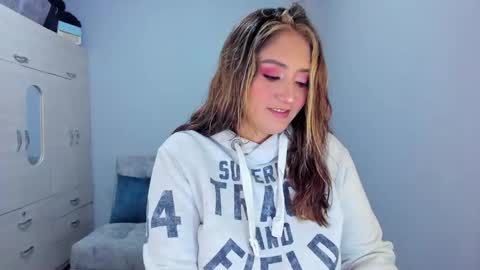Snapshot of mariana_owen chatting on 03-06-25, 12:21    online show from 03-06-25, 12:21