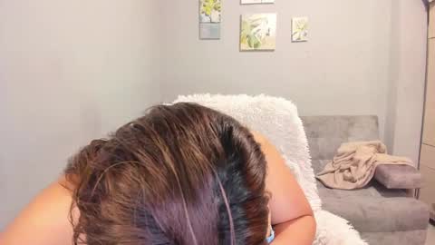 Snapshot of mariana_owen chatting on 09-23-25, 10:35    online show from 09-23-25, 10:35