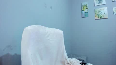 Snapshot of mariana_owen chatting on 10-12-25, 08:35    online show from 10-12-25, 08:35