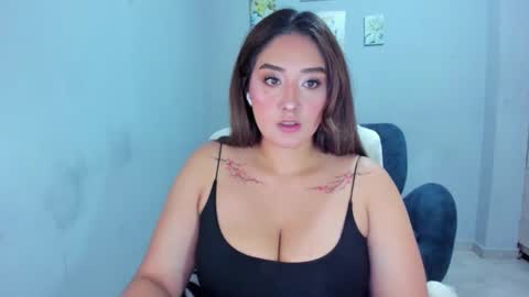 Snapshot of mariana_owen chatting on 10-23-25, 03:06    online show from 10-23-25, 03:06